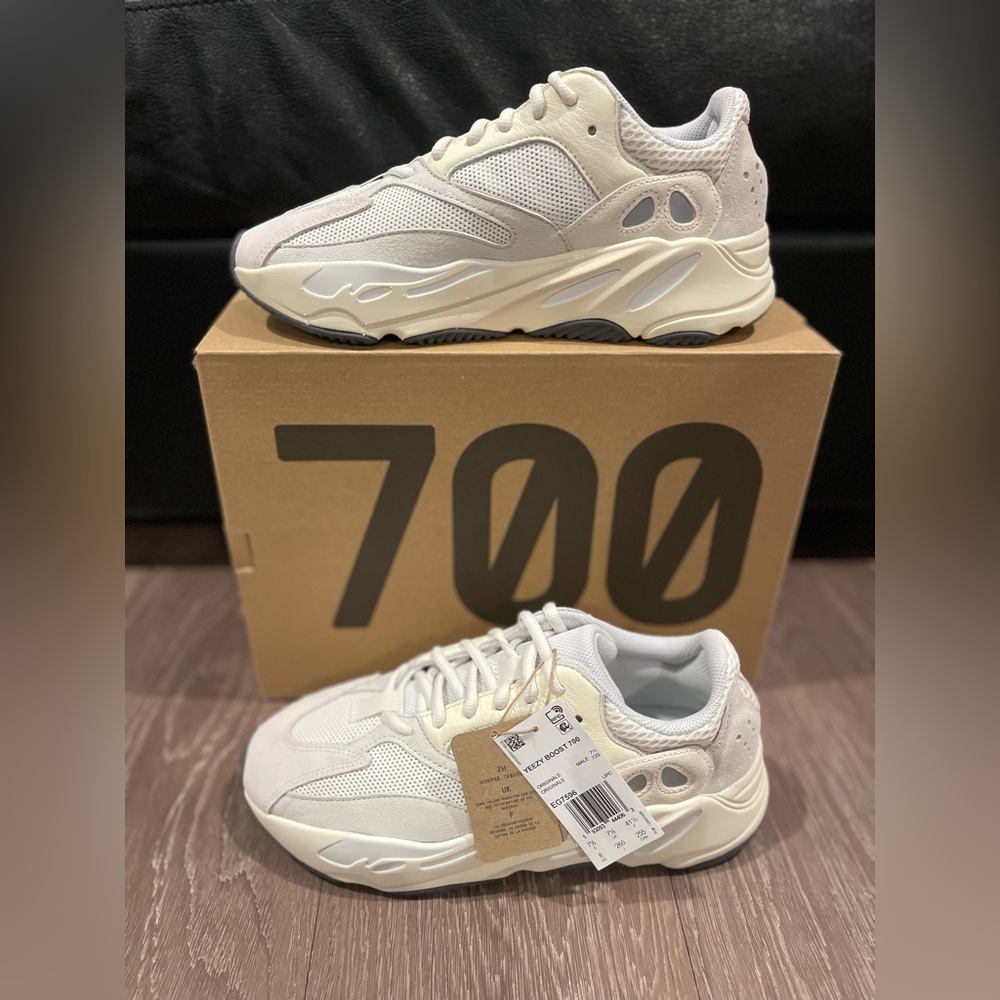 Adidas Yeezy Boost 700 Analog